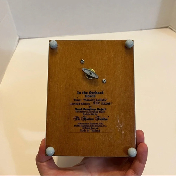 In The Orchard Girl Musical Trinket Box Mozart Lullaby Victorian 1991 Hamilton - Picture 10 of 14